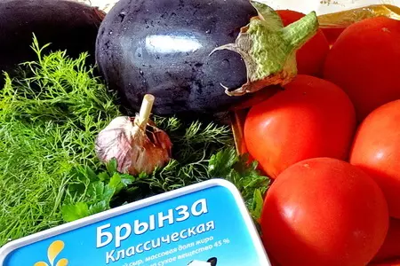 Рулеты из баклажан с брынзой, зеленью, чесноком и помидорами или  "языки из синеньких" по-одесски: шаг 1