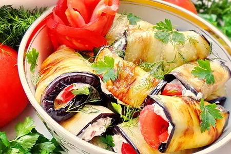 Рулеты из баклажан с брынзой, зеленью, чесноком и помидорами или  "языки из синеньких" по-одесски: шаг 7