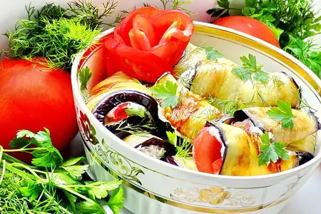 Рулеты из баклажан с брынзой, зеленью, чесноком и помидорами или  "языки из синеньких" по-одесски: шаг 9