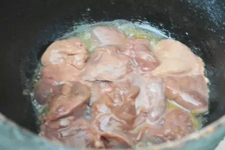 Паштет из куриной печени с коньяком.: шаг 1
