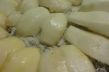 Пирог с грушами и маком под сметанной заливкой: шаг 5