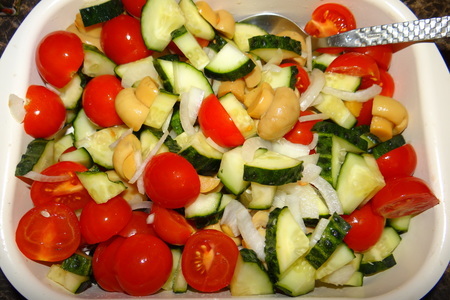 Легкий салат с овощами, шампиньонами и фетой: шаг 1