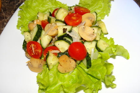 Легкий салат с овощами, шампиньонами и фетой: шаг 2
