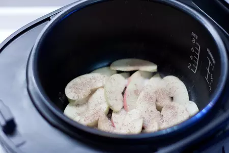 Рисовая каша с яблоками, изюмом и корицей: шаг 2