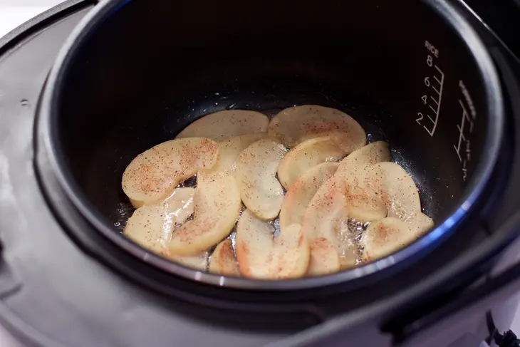 Рисовая каша с яблоками, изюмом и корицей: шаг 4