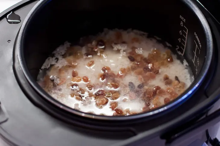 Рисовая каша с яблоками, изюмом и корицей: шаг 6