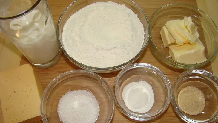 Булочки с сыром и чесноком: шаг 1