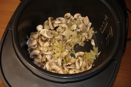 Судак со шпинатом, грибами в сливочном соусе: шаг 6