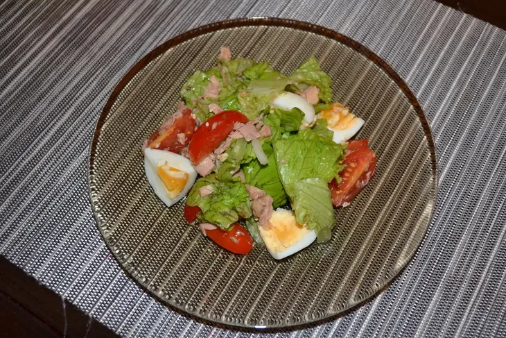 Салат с тунцом и бальзамическим уксусом: шаг 2
