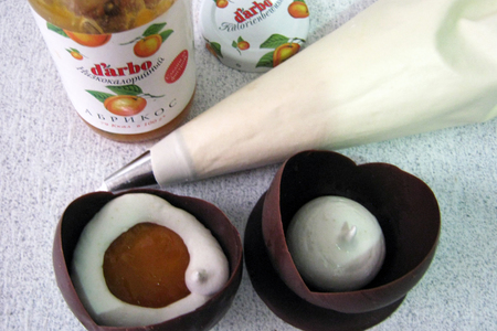 Легкий десерт в шоколадных чашечках  "лорд абрикос" (с низкокалорийным конфитюром darbo): шаг 7