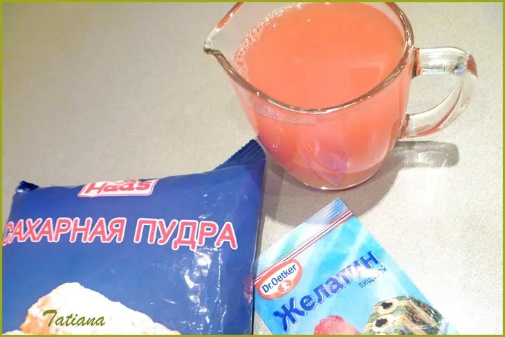 Десерт "мозаика" из конфитюра в кефирном желе: шаг 2