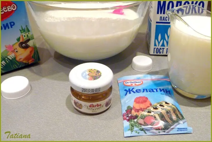 Десерт "мозаика" из конфитюра в кефирном желе: шаг 5