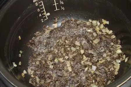 Постный борщ с грибами, черносливом и грибными ушками: шаг 2