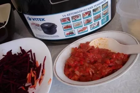Постный борщ с грибами, черносливом и грибными ушками: шаг 4