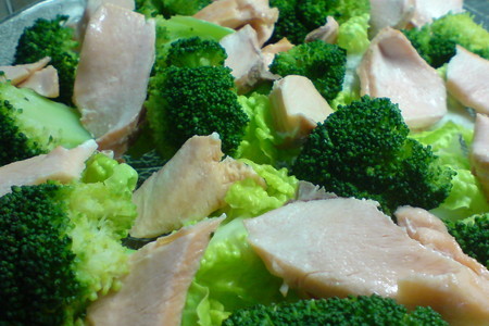 Салат из сёмги  и брокколи,сваренных на пару: шаг 5