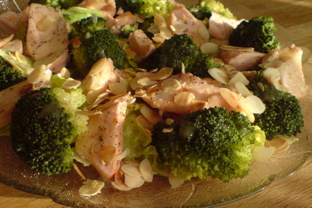 Салат из сёмги  и брокколи,сваренных на пару: шаг 8