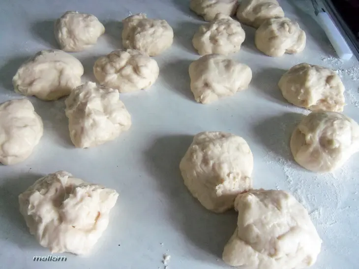 Йогуртовые булочки с творожной массой и карамельно-ореховой корочкой: шаг 3