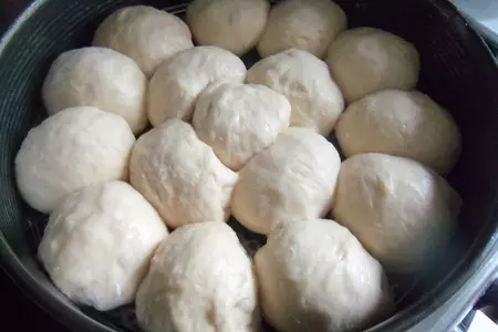 Йогуртовые булочки с творожной массой и карамельно-ореховой корочкой: шаг 5