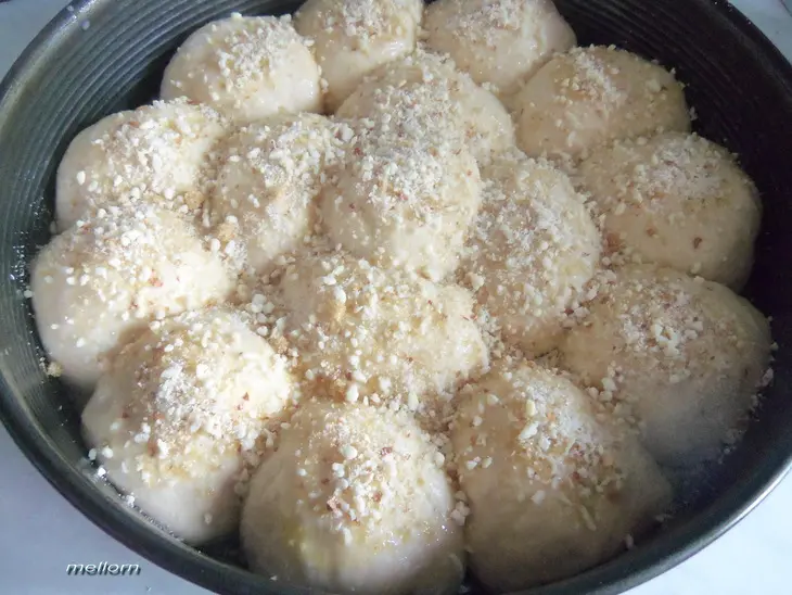 Йогуртовые булочки с творожной массой и карамельно-ореховой корочкой: шаг 7