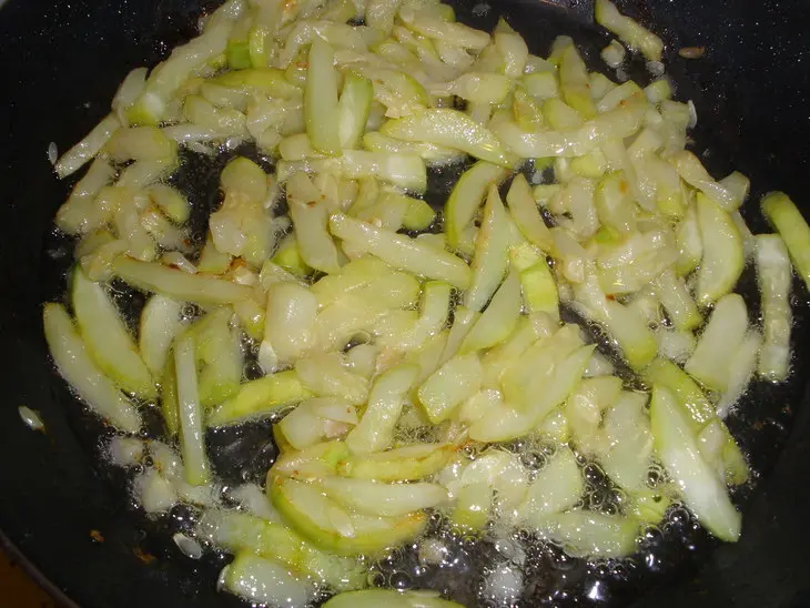 Курочка с кабачками: шаг 4