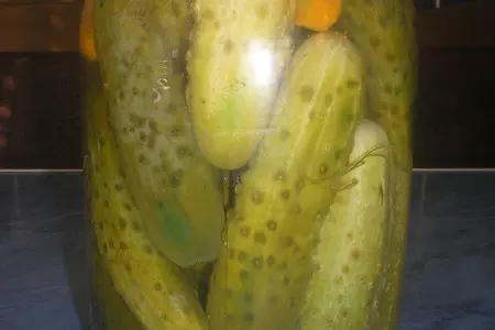 Огурцы с морковкой: шаг 4