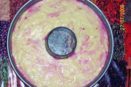 Бисквитный пирог с красной смородиной и творогом: шаг 4