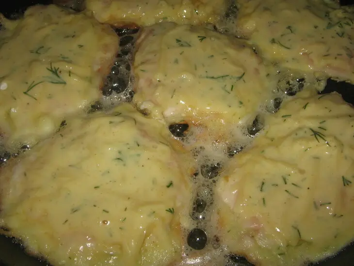 Куриная отбивная с сыром в кляре: шаг 6