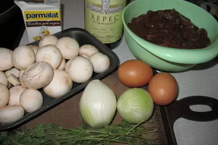 Печенка с грибами и яйцами в сливочном соусе.: шаг 1