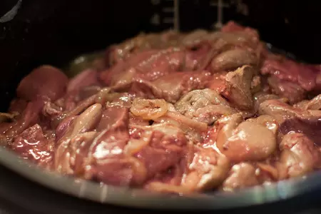 Куриная печень с яблоками и белым вином. тест-драйв: шаг 5