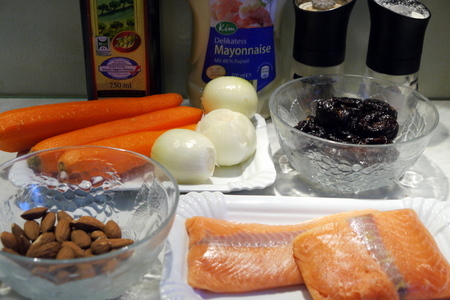 Салат с рыбой, черносливом и миндалем «фьюжн»: шаг 1