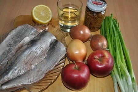 Закуска из сельди с яблоками: шаг 1