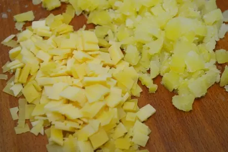 Салат с копченой курицей и овощами.: шаг 1