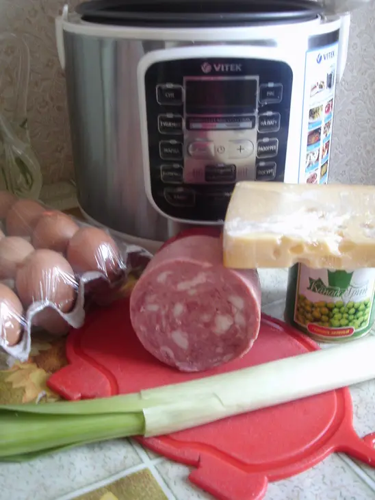 Слоеный омлет с ветчиной, горошком и луком-пореем.. тест-драйв.: шаг 1