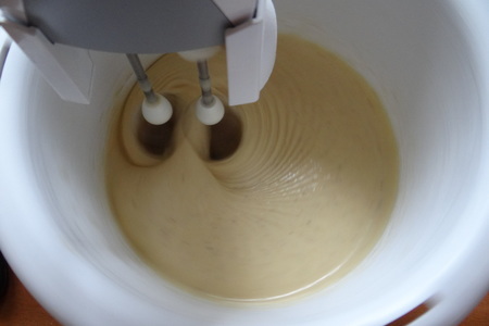 Кекс с мускатом под медовой глазурью: шаг 2