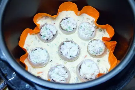 Заливной пирог с овощами и фаршированными грибами. сливочно-сырный, очень аппетитный. тест-драйв.: шаг 6
