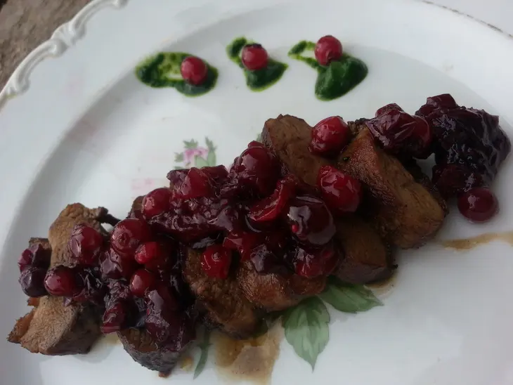 Утиная грудка под клюквенным соусом: шаг 1