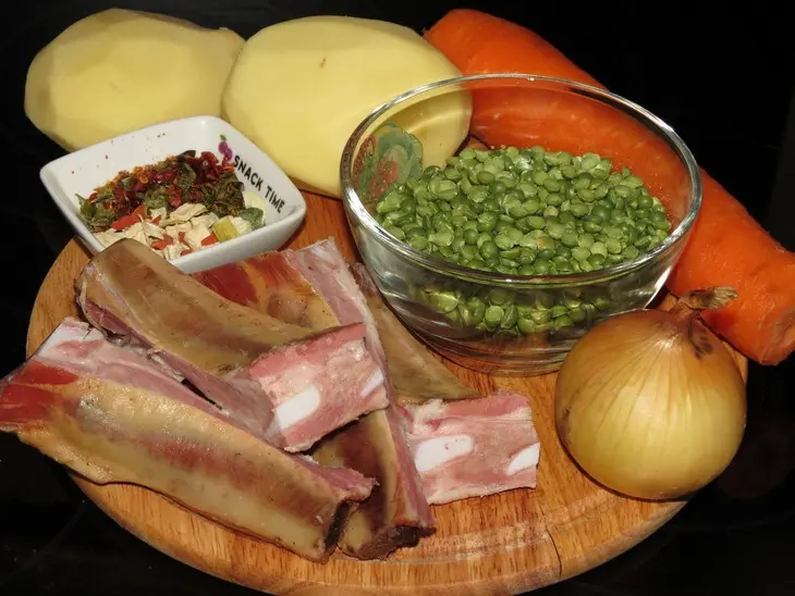 Гороховый суп с копчеными ребрышками: шаг 2