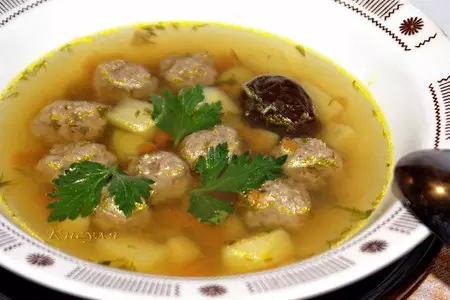 Суп с черносливом и мясными шариками: шаг 6