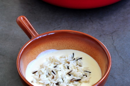 Порционный пирог из семги, грибов и риса в сковороде: шаг 8