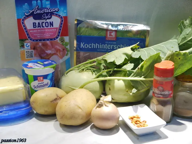 Суп-крем из кольраби с беконом и ветчиной: шаг 1