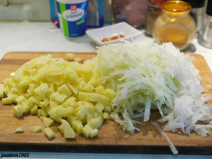 Суп-крем из кольраби с беконом и ветчиной: шаг 2