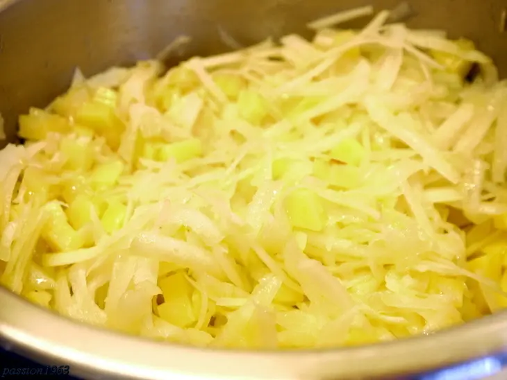 Суп-крем из кольраби с беконом и ветчиной: шаг 3