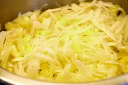 Суп-крем из кольраби с беконом и ветчиной: шаг 3