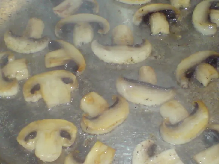 Торт-паштет из телячьей печени с шампиньонами и грецкими орехами.: шаг 2