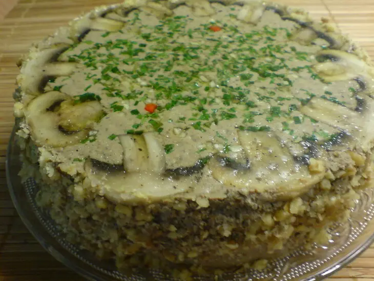 Торт-паштет из телячьей печени с шампиньонами и грецкими орехами.: шаг 8