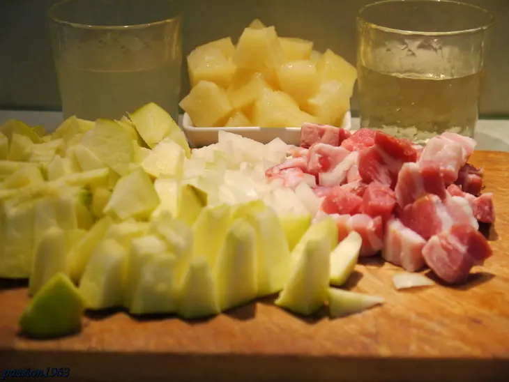 Квашеная капуста, тушенная с ананасом и яблоком: шаг 2