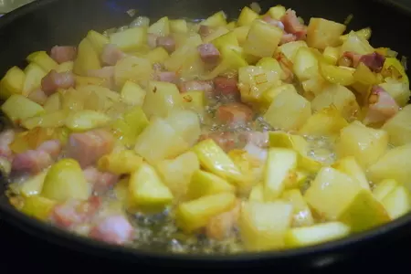 Квашеная капуста, тушенная с ананасом и яблоком: шаг 3