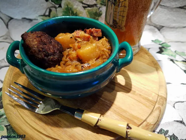 Квашеная капуста, тушенная с ананасом и яблоком: шаг 6