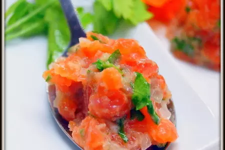 Тартар из подкопчённой форели и икры трески. закуска на миллион!: шаг 6