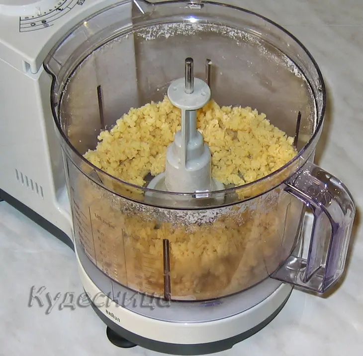 Пирог с брусникой и меренгой: шаг 3